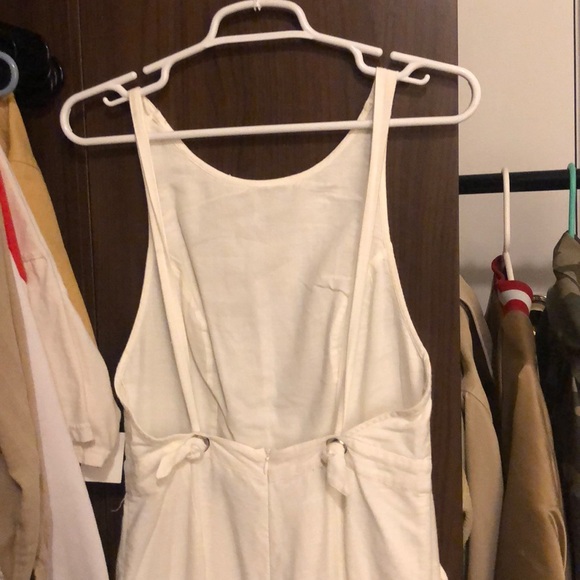 White Jumpsuit. Never worn! Tags still on - Picture 3 of 4